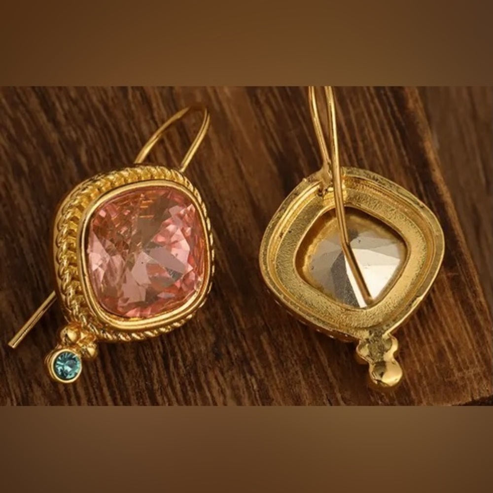 Women’s earrings